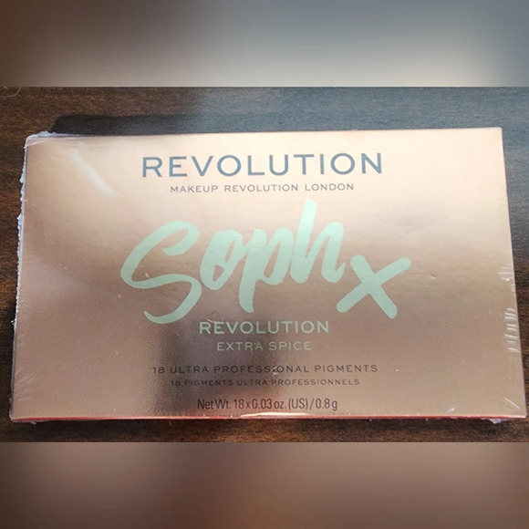 Revolution x Soph Extra Spice Eyeshadow Palette New in Box SEALED - Picture 2 of 3